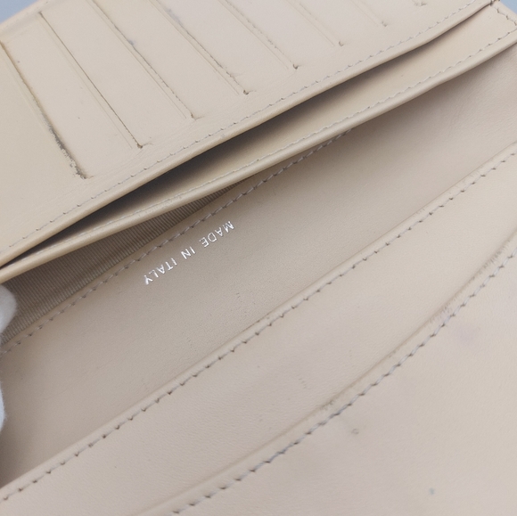 💮CHANEL Beige Quilted Leather Wallet💮 - Picture 13 of 17